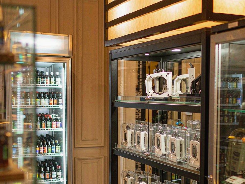 Buyer's Guide to VapeCon products in Naples — bulk case