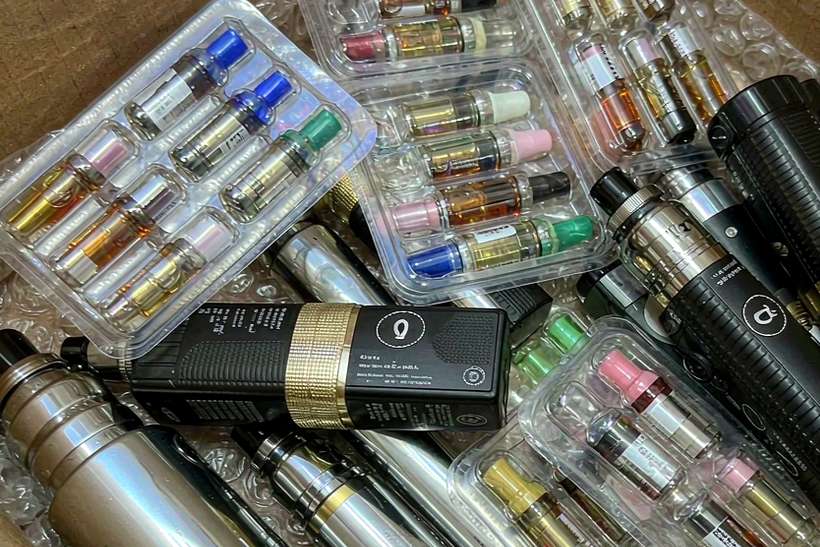 Comparison of VapeCon accessories Suppliers — container load