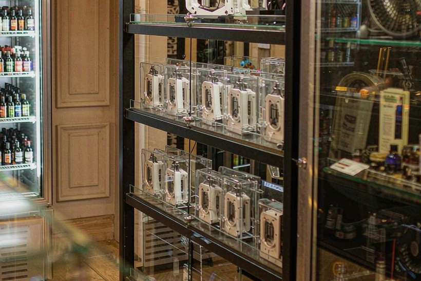 How to Store VapeCon products in Naples — small parcel