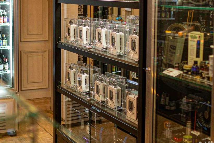 Regional Review of VapeCon products in Naples — small parcel