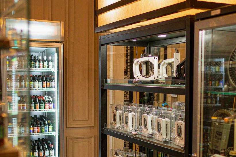 Sourcing Report on VapeCon products in Naples — small parcel